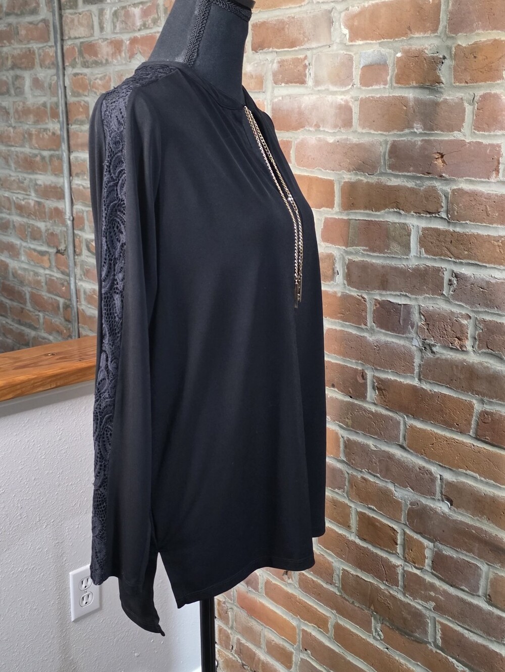 Michael Kors Black Lace Sleeve Yoke Blouse Size S Gold Chain Accent Split V Neck - Picture 4 of 7